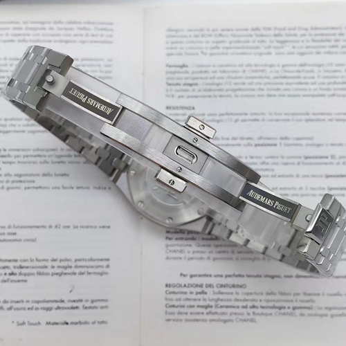 オーデマピゲ時計角部分ディテール